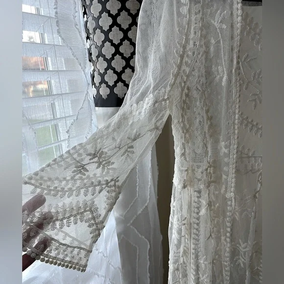 Beautiful Kimono - Picture 2 of 4